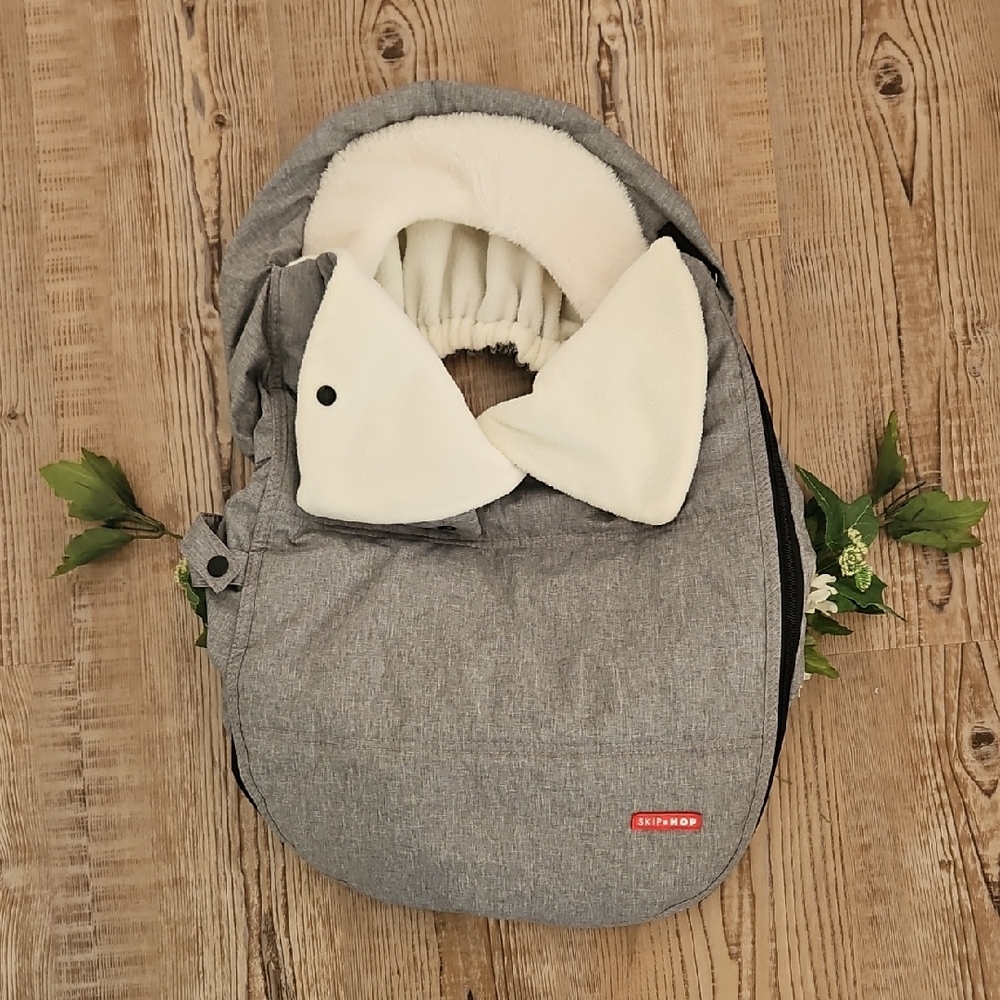 Skip Hop Gray and Cream Infant Footmuff
